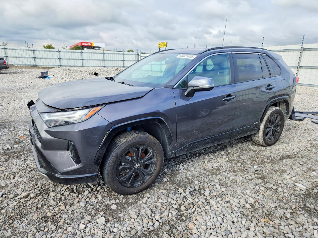 2024 TOYOTA RAV4 SE — Front 3/4
