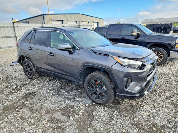 2024 TOYOTA RAV4 SE — Passenger 3/4