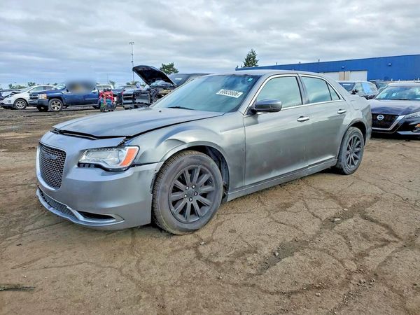2012 CHRYSLER 300 300S V6 — Front 3/4