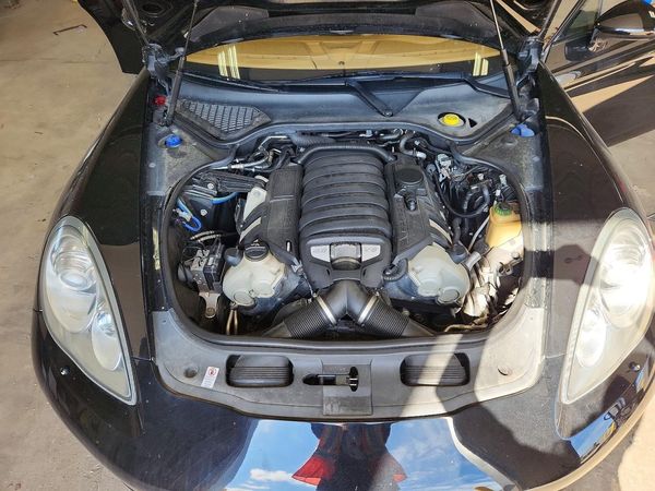 2012 PORSCHE PANAMERA S (2WD), 4S (4WD) — Engine bay