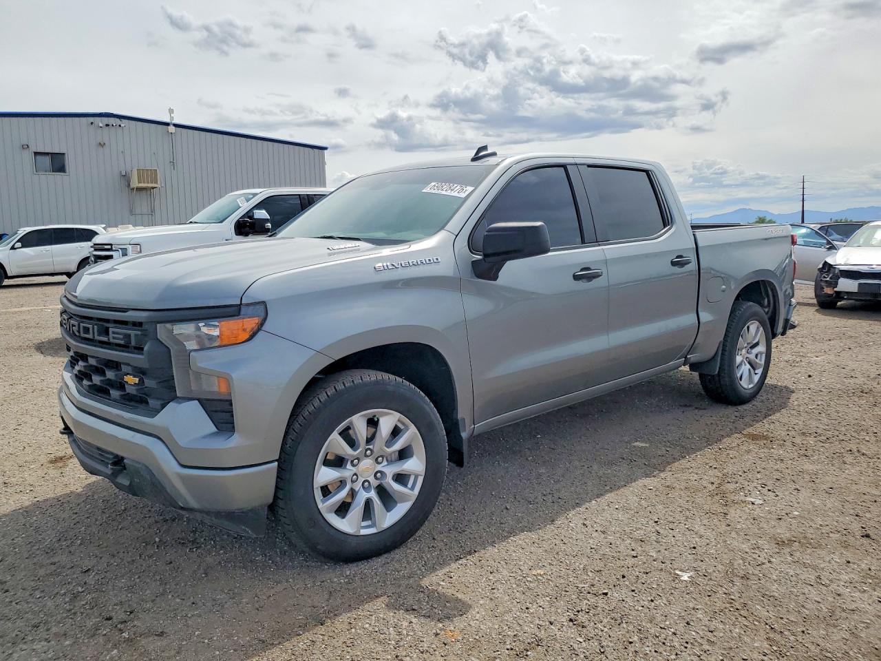 2025 CHEVROLET SILVERADO Custom — Front 3/4