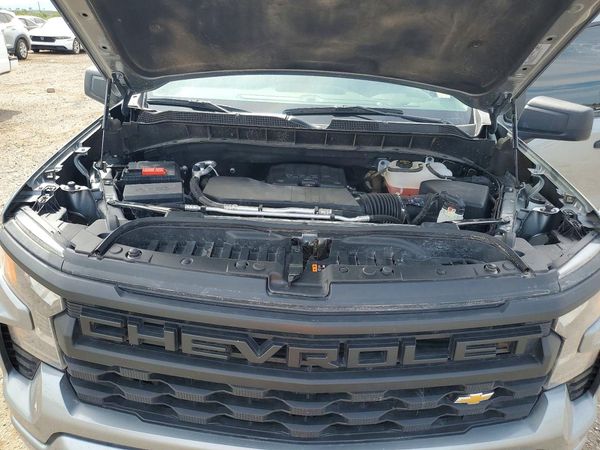 2025 CHEVROLET SILVERADO Custom — Engine bay