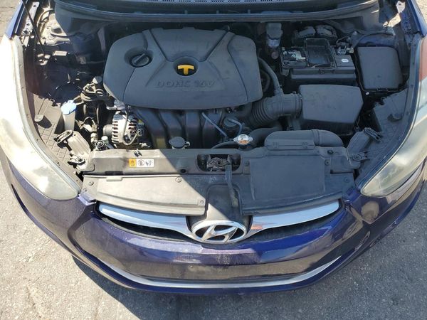 2013 HYUNDAI ELANTRA — Engine bay