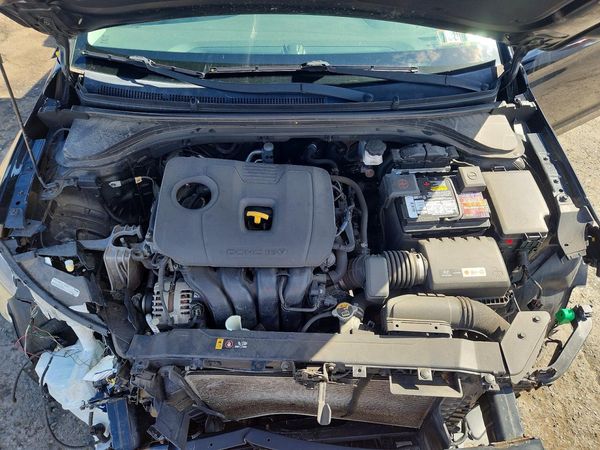 2019 HYUNDAI ELANTRA — Engine bay