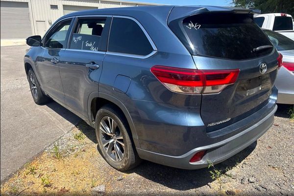2017 TOYOTA HIGHLANDER LE/LE Plus