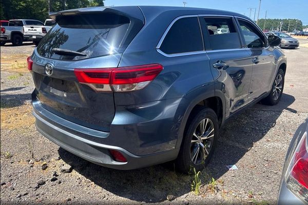 2017 TOYOTA HIGHLANDER LE/LE Plus