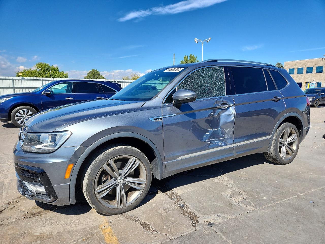 2018 VOLKSWAGEN TIGUAN SE, 4Motion SEL — Front 3/4