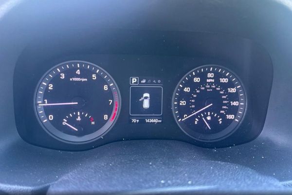2017 HYUNDAI TUCSON SE (no options)