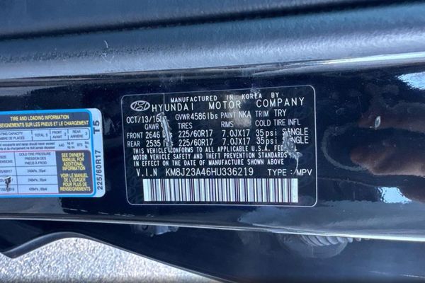 2017 HYUNDAI TUCSON SE (no options)