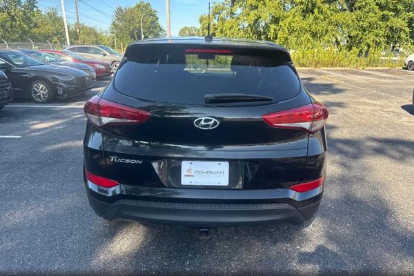 2017 HYUNDAI TUCSON SE (no options)