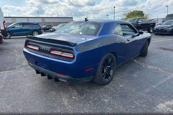 2017 DODGE CHALLENGER SXT
