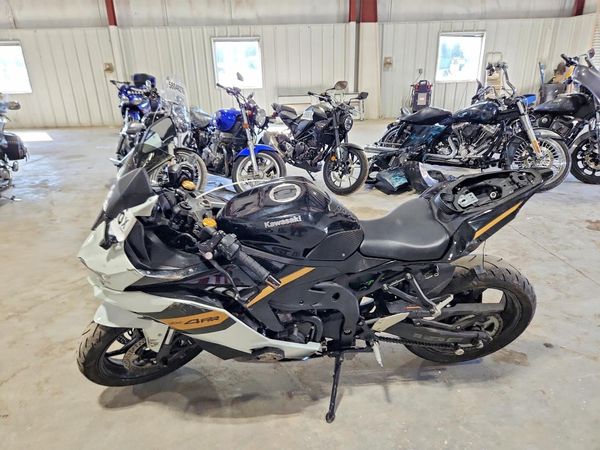 2026 KAWASAKI ZX400 — LSDT