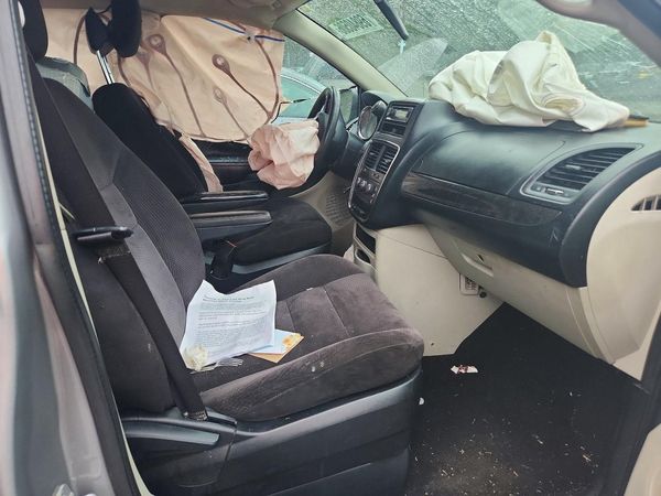2014 DODGE CARAVAN SE — DENT