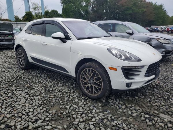 2015 PORSCHE MACAN — Passenger 3/4