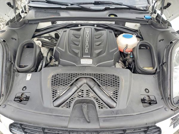2015 PORSCHE MACAN — Engine bay