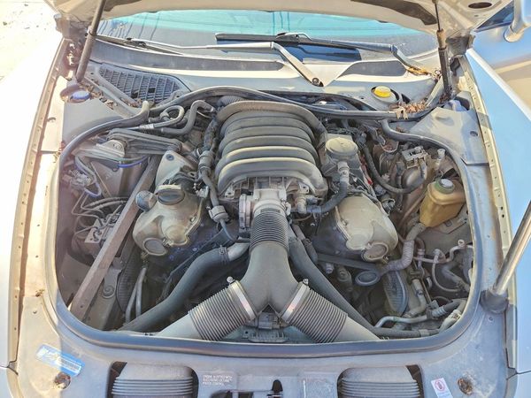 2012 PORSCHE PANAMERA Base (2WD), 4 (4WD) — Engine bay