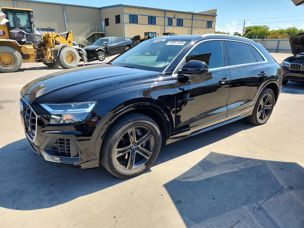 2019 AUDI Q8 Premium — Front 3/4