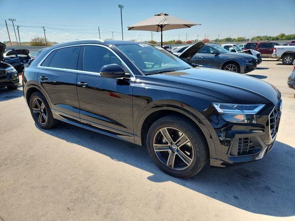 2019 AUDI Q8 Premium — Passenger 3/4