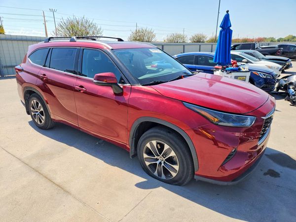 2022 TOYOTA HIGHLANDER XLE — Passenger 3/4