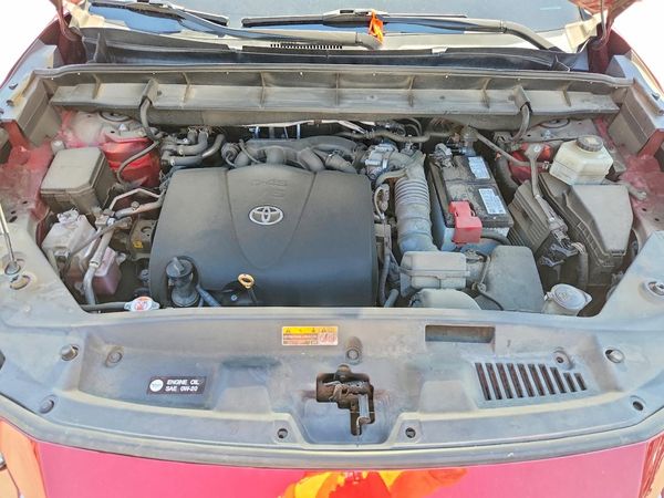 2022 TOYOTA HIGHLANDER XLE — Engine bay