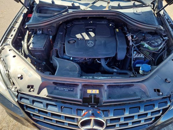 2015 MERCEDES-BENZ ML ML350 — Engine bay