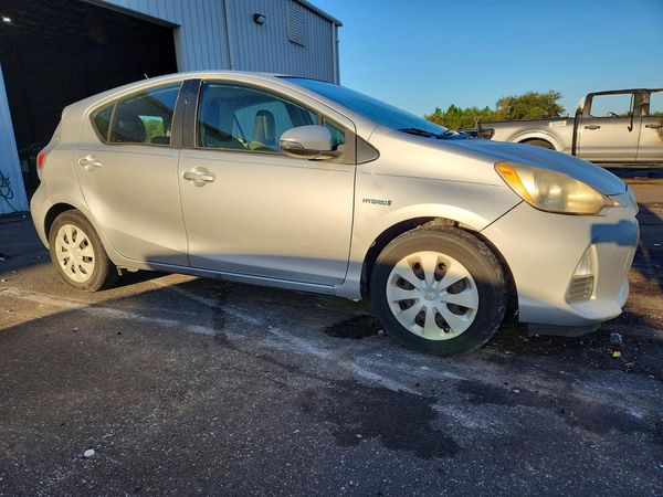 2012 TOYOTA PRIUS C ON — Passenger 3/4