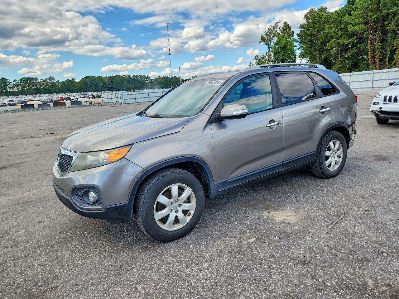 2012 KIA SORENTO GL(Middle-low grade) — Front 3/4