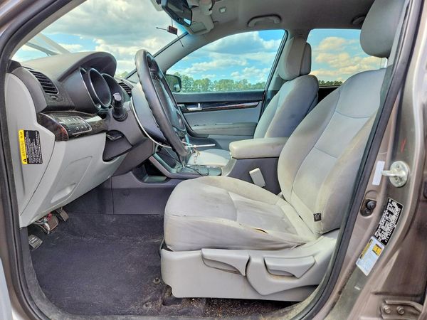 2012 KIA SORENTO GL(Middle-low grade) — DENT