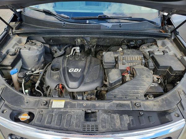2012 KIA SORENTO GL(Middle-low grade) — Engine bay