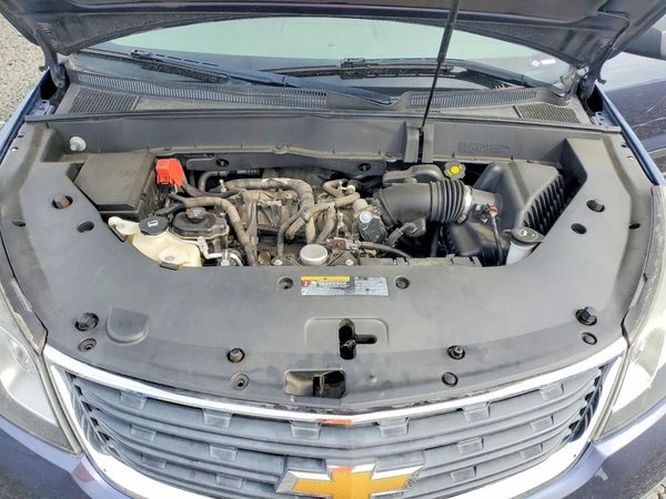 2013 CHEVROLET TRAVERSE LS — Engine bay