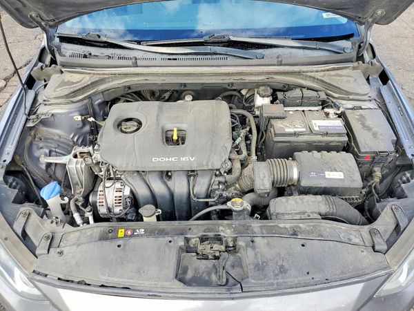 2018 HYUNDAI ELANTRA — Engine bay