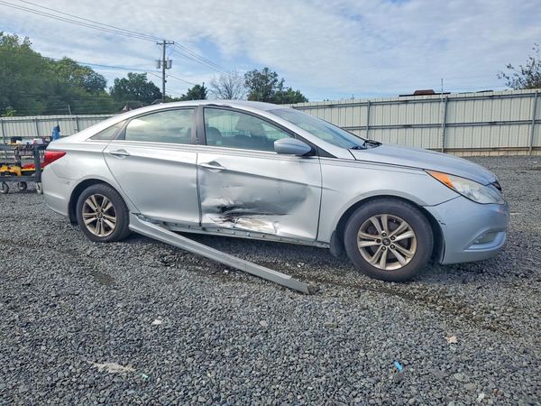 2013 HYUNDAI SONATA GLS/ GLS Popular — Passenger 3/4
