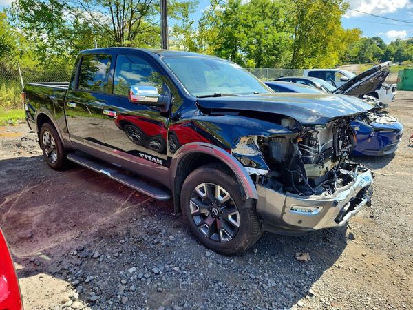 2024 NISSAN TITAN Crew Cab — Passenger 3/4