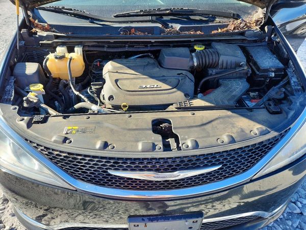 2017 CHRYSLER PACIFICA Touring L — Engine bay