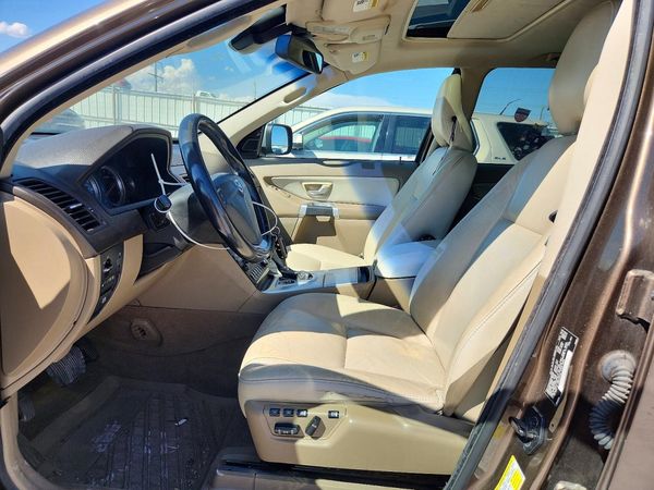 2013 VOLVO XC90 — DENT