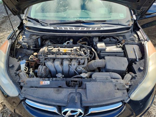 2013 HYUNDAI ELANTRA — Engine bay