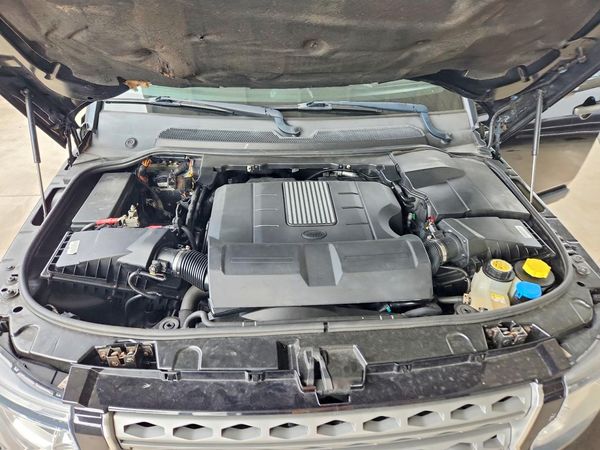 2016 LAND ROVER LR4 HSE — Engine bay