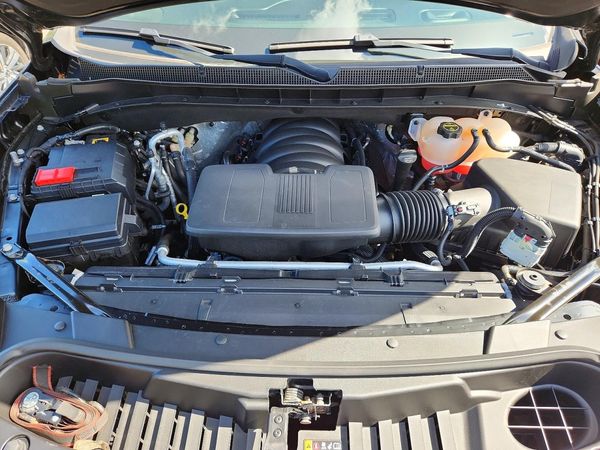2024 CHEVROLET TAHOE Z71 — Engine bay