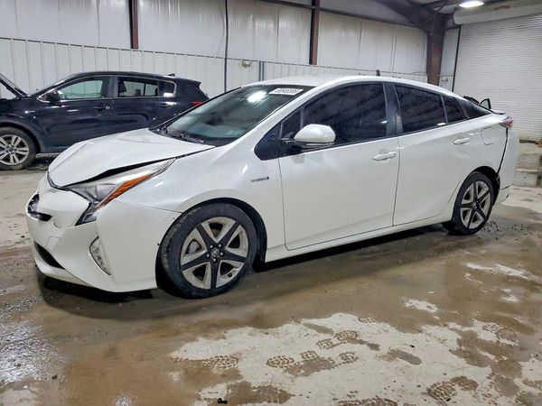 2016 TOYOTA PRIUS — DSFA — Front 3/4