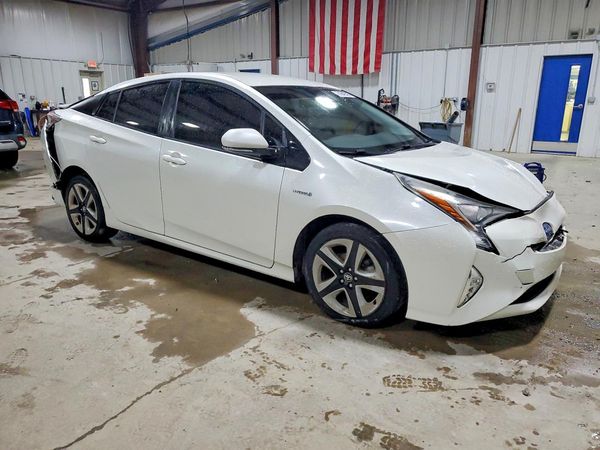2016 TOYOTA PRIUS — Passenger 3/4