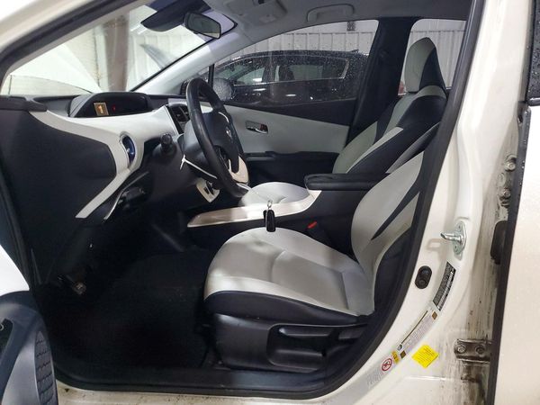 2016 TOYOTA PRIUS — DENT