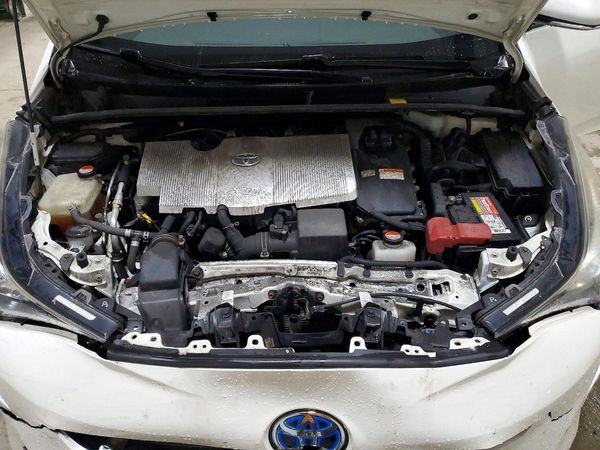 2016 TOYOTA PRIUS — Engine bay