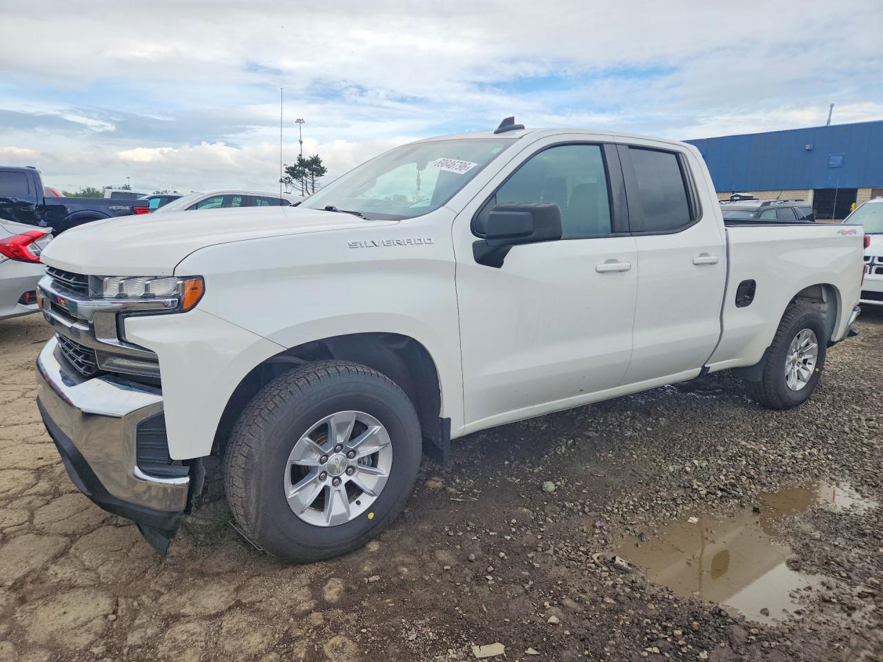 2020 CHEVROLET SILVERADO LT — Front 3/4