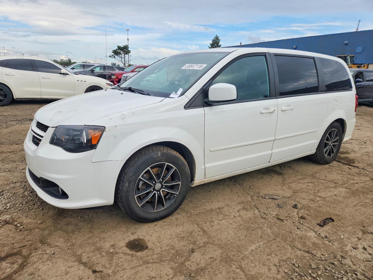 2017 DODGE GRAND CARAVAN GT — Front 3/4