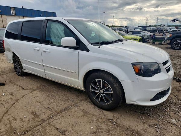 2017 DODGE GRAND CARAVAN GT — Passenger 3/4
