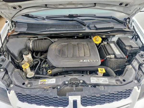 2017 DODGE GRAND CARAVAN GT — Engine bay