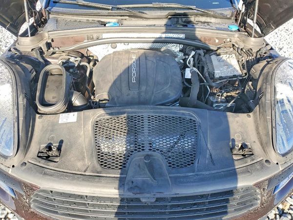 2021 PORSCHE MACAN Base — Engine bay