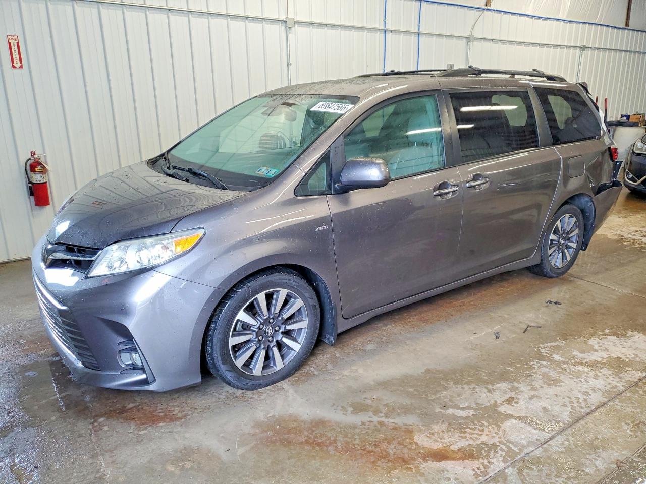 2019 TOYOTA SIENNA — Front 3/4