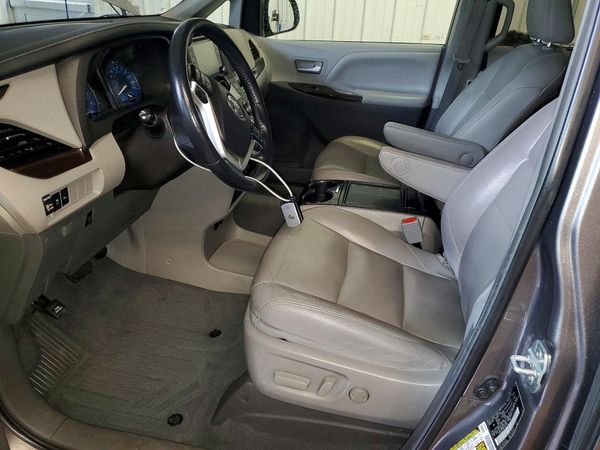 2019 TOYOTA SIENNA — DENT