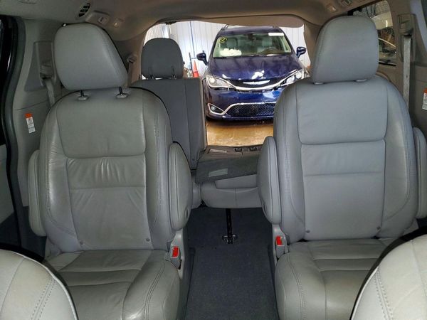 2019 TOYOTA SIENNA — SUVN
